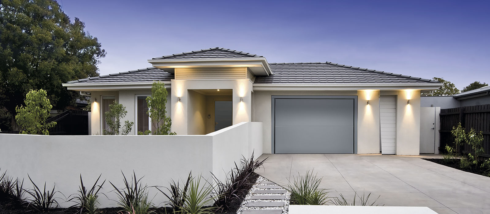 overlap canada : garage doors plana model